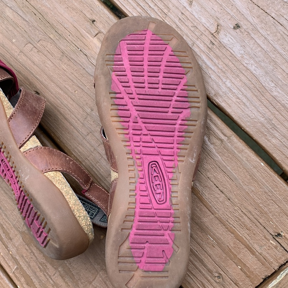 Keen leather sling back sandals with maroon detail. - Picture 5 of 10
